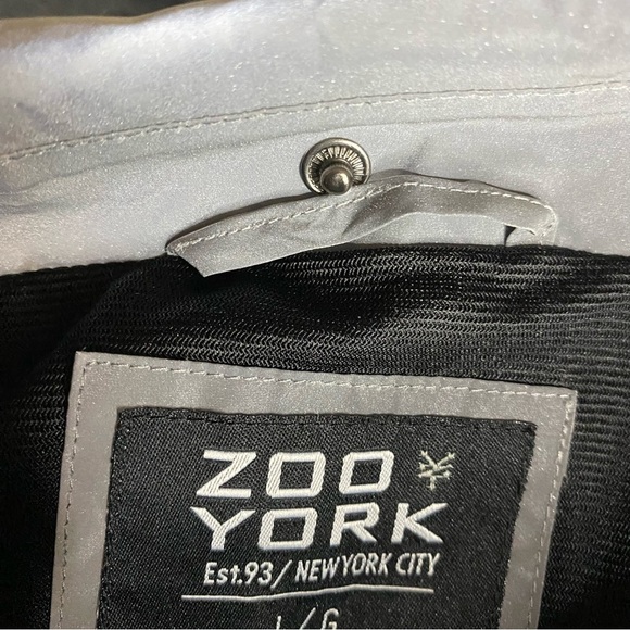 Zoo York Full Zip Jacket Skateboards NYC L Silver w Patches Vintage Streetwear - Picture 10 of 14